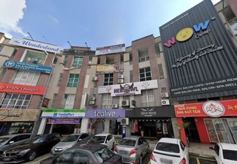 FreeFurnish Freehold Monthly 900 with partner 