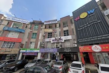 FreeFurnish Freehold Monthly 900 with partner 