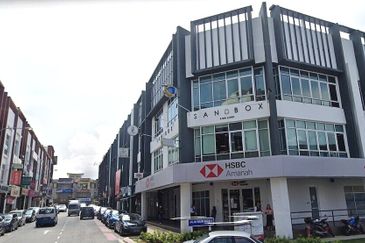 FreeFurnish Freehold Monthly 900 with partner 