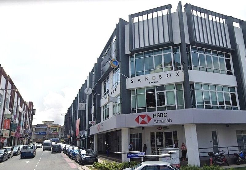 FreeFurnish Freehold Monthly 900 with partner 