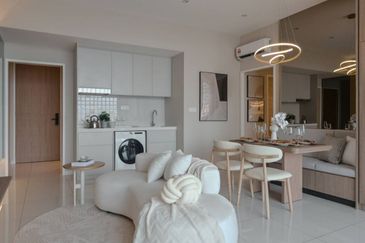 FULLY FURNISHED LOWDENSITY IN MIDVALLEY 