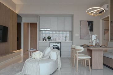 FULLY FURNISHED LOWDENSITY IN MIDVALLEY 