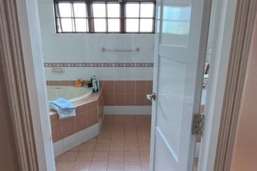 Semi-D House 5 Rooms 5 Baths for Sale in Sunway Damansara Kota Damansara