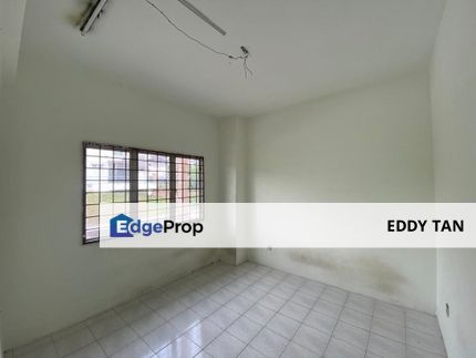 Taman Pinggiran Putra 3 Bedrooms for Sale in Seri Kembangan near Equine Park MRT, Selangor, Seri Kembangan