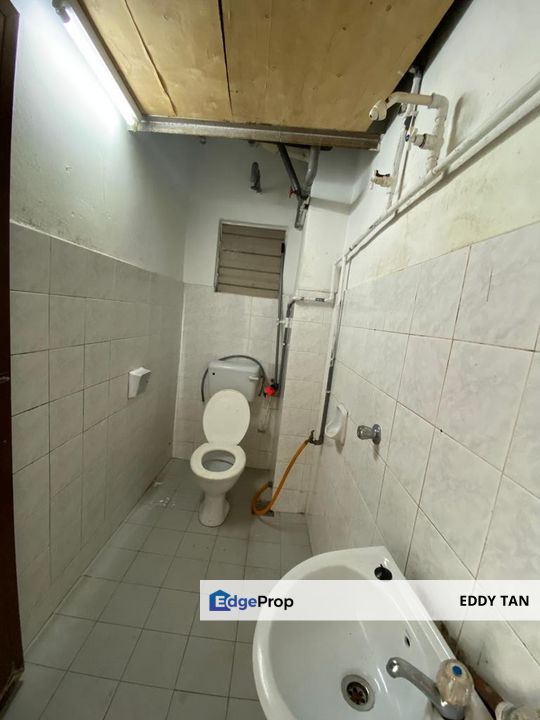 Taman Pinggiran Putra 3 Bedrooms for Sale in Seri Kembangan near Equine Park MRT, Selangor, Seri Kembangan