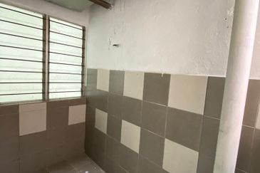 Taman Pinggiran Putra