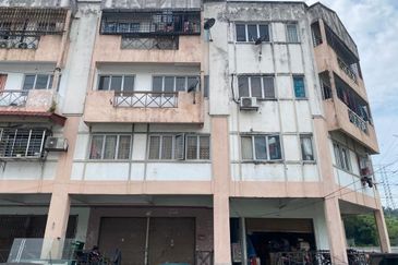 Taman Pinggiran Putra