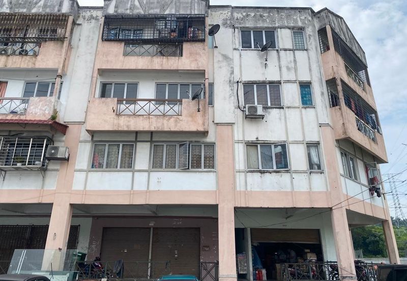 Taman Pinggiran Putra