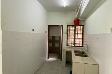 Taman Pinggiran Putra