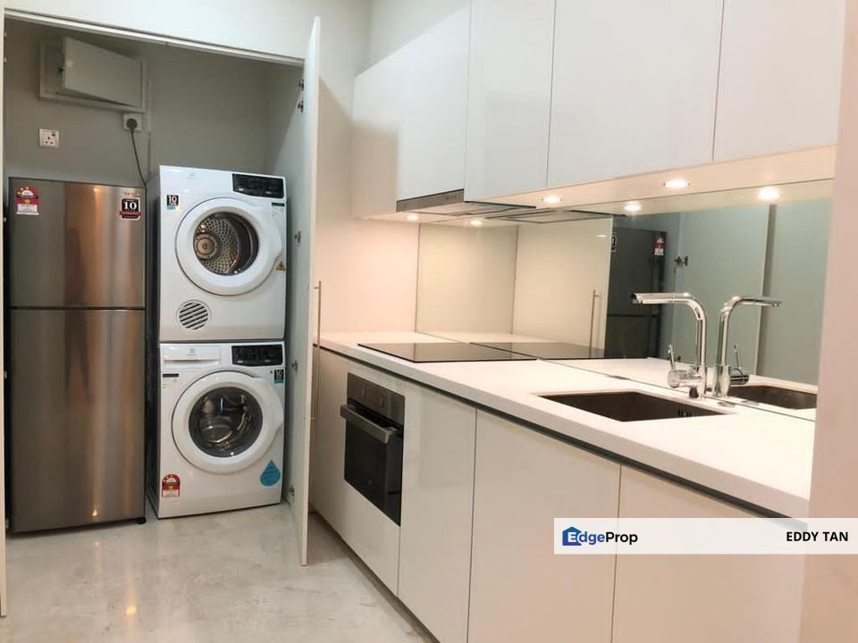 Sky Suites KLCC 2+1 Rooms for Rent near LRT Monorail, Kuala Lumpur, KLCC