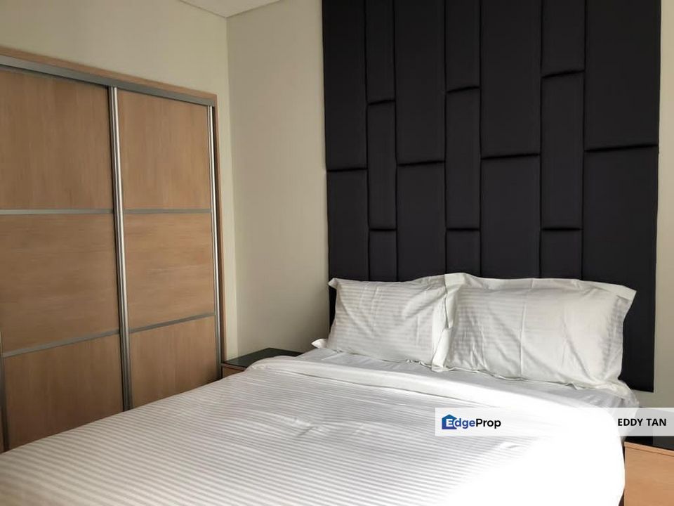Sky Suites KLCC 2+1 Rooms for Rent near LRT Monorail, Kuala Lumpur, KLCC