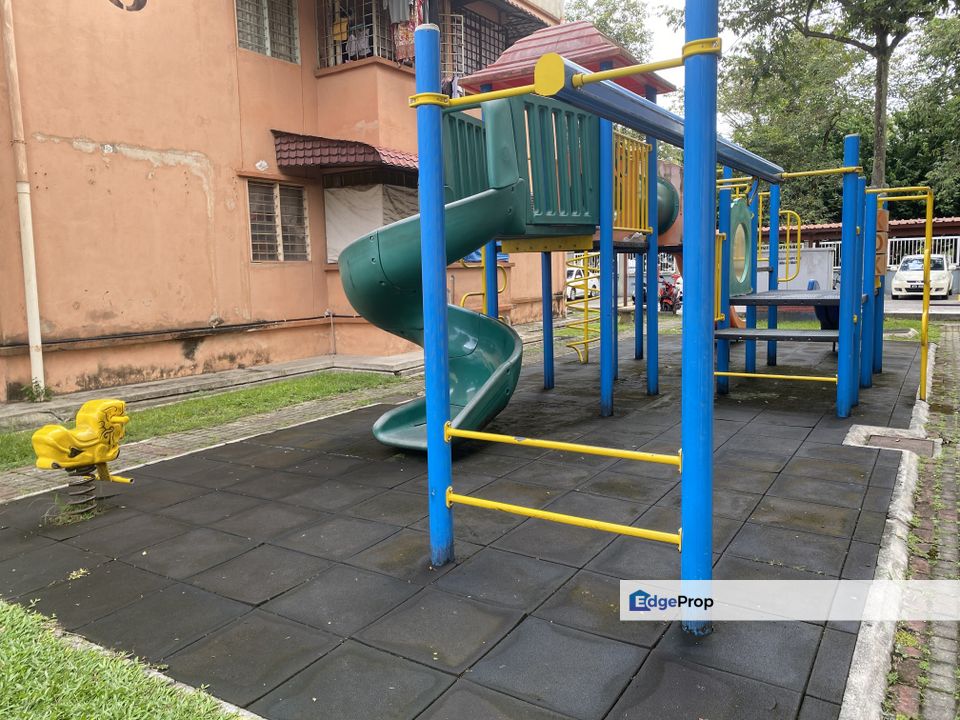 Pangsapuri Sri Kemuning 3 Bedrooms Partly Furnished for Sale in Kota Kemuning, Selangor, Kota Kemuning