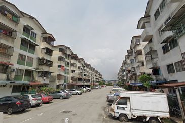 Glen Court, Bandar Sungai Long