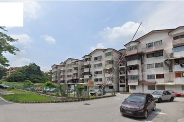 Glen Court, Bandar Sungai Long