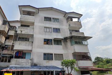 Glen Court, Bandar Sungai Long