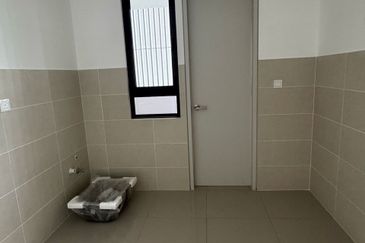 THE PULSE RESIDENCE & THE PULSE