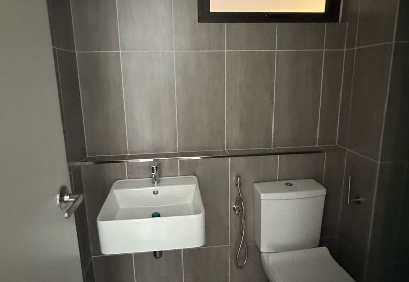 THE PULSE RESIDENCE & THE PULSE