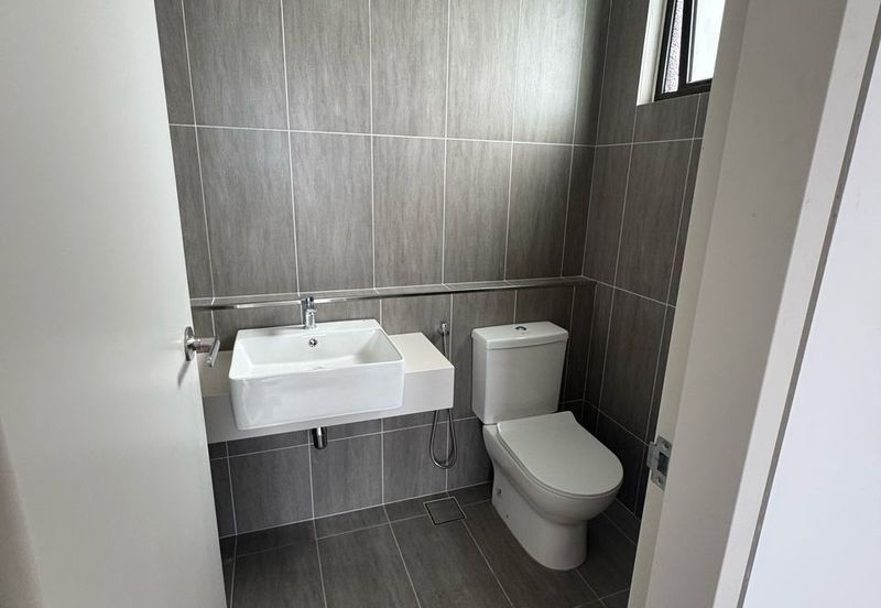 THE PULSE RESIDENCE & THE PULSE