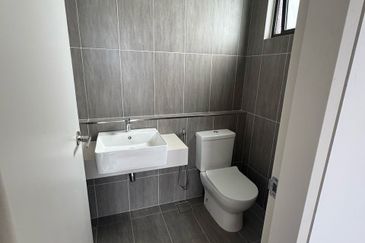 THE PULSE RESIDENCE & THE PULSE