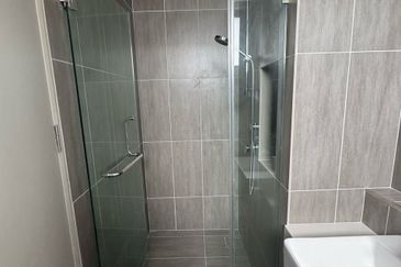 THE PULSE RESIDENCE & THE PULSE