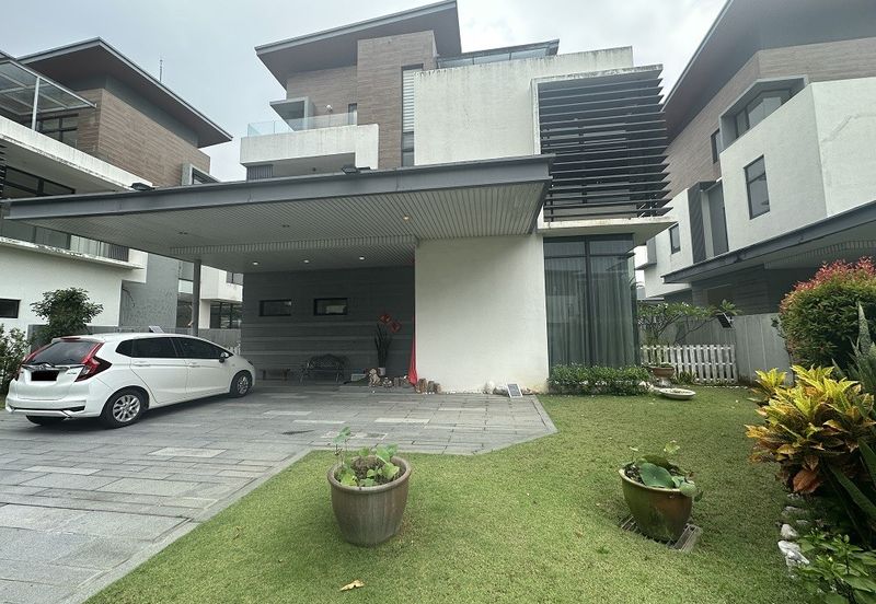 3-Storey Bungalow 6 Rooms 6 Baths For Sale in Long Beach Residence, Kota Kemuning