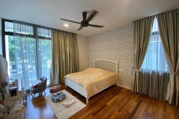 3-Storey Bungalow 6 Rooms 6 Baths For Sale in Long Beach Residence, Kota Kemuning