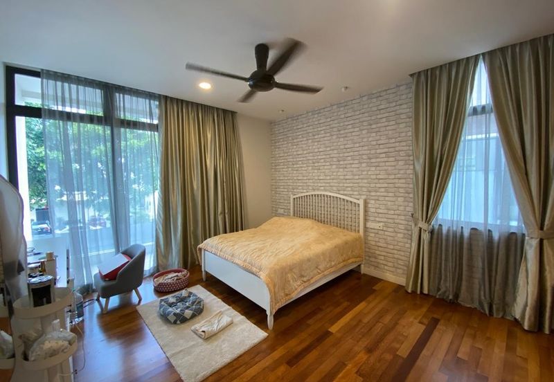 3-Storey Bungalow 6 Rooms 6 Baths For Sale in Long Beach Residence, Kota Kemuning