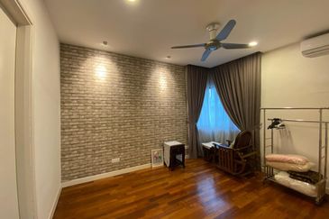 3-Storey Bungalow 6 Rooms 6 Baths For Sale in Long Beach Residence, Kota Kemuning