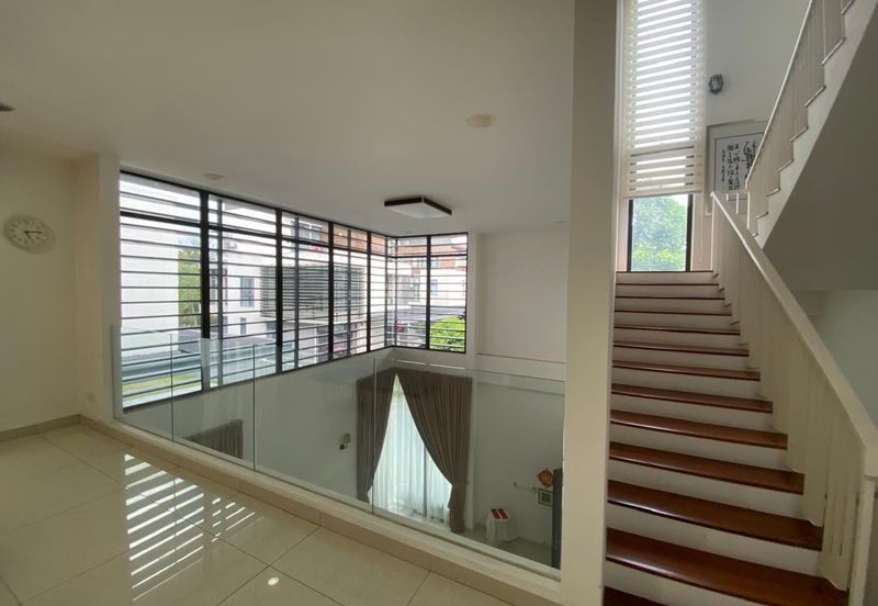 3-Storey Bungalow 6 Rooms 6 Baths For Sale in Long Beach Residence, Kota Kemuning