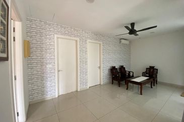 3-Storey Bungalow 6 Rooms 6 Baths For Sale in Long Beach Residence, Kota Kemuning