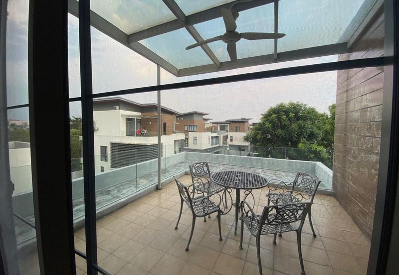 3-Storey Bungalow 6 Rooms 6 Baths For Sale in Long Beach Residence, Kota Kemuning