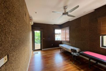 3-Storey Bungalow 6 Rooms 6 Baths For Sale in Long Beach Residence, Kota Kemuning