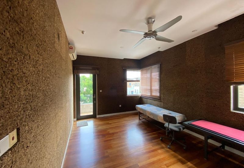 3-Storey Bungalow 6 Rooms 6 Baths For Sale in Long Beach Residence, Kota Kemuning