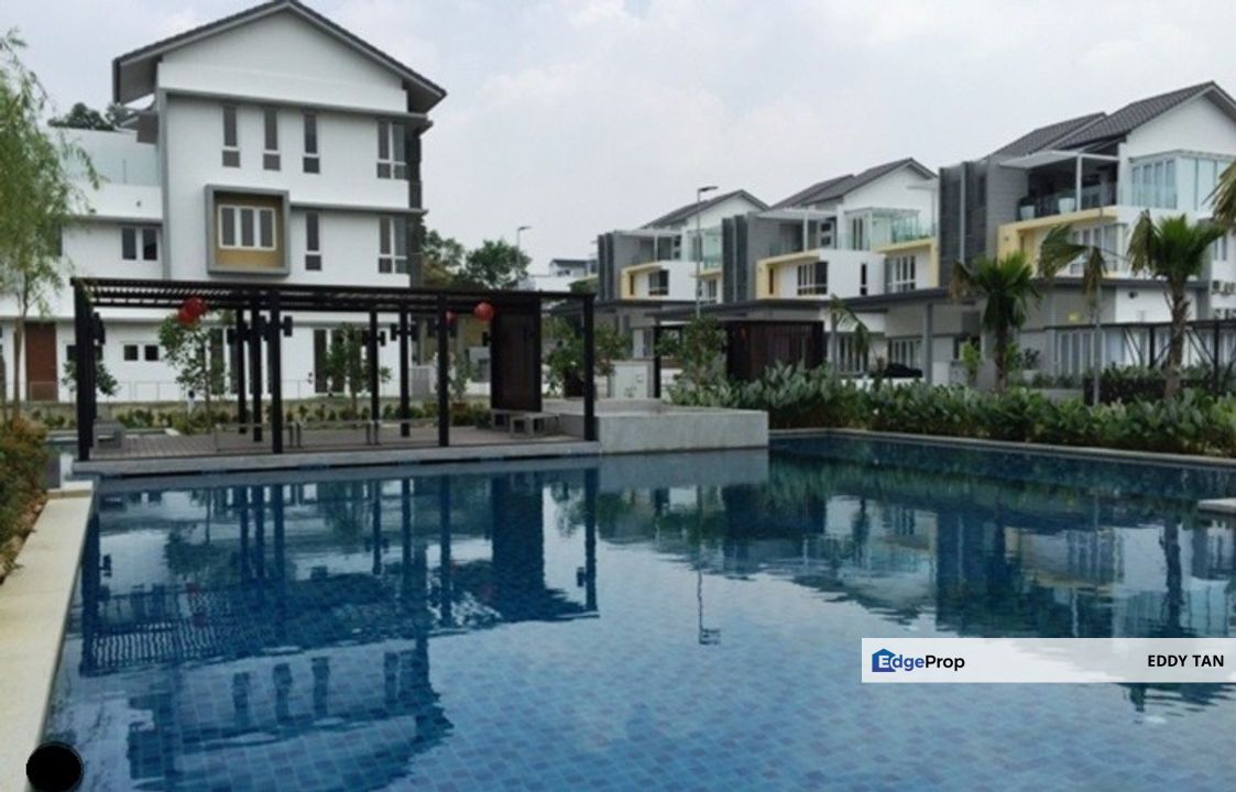 Townhouse 2 Room 2 Baths for Sale in Hevea Kemensah Taman Melawati, Selangor, Taman Melawati