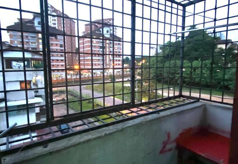 Glen Court, Bandar Sungai Long