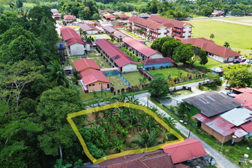 TERBAIK Tanah Lot Banglo Depan Sekolah Kampung Batang Merbau Tanah Merah