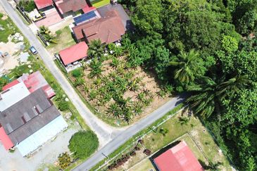 TERBAIK Tanah Lot Banglo Depan Sekolah Kampung Batang Merbau Tanah Merah