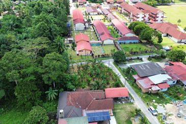 TERBAIK Tanah Lot Banglo Depan Sekolah Kampung Batang Merbau Tanah Merah