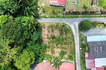 TERBAIK Tanah Lot Banglo Depan Sekolah Kampung Batang Merbau Tanah Merah