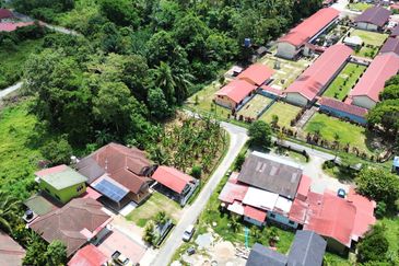 TERBAIK Tanah Lot Banglo Depan Sekolah Kampung Batang Merbau Tanah Merah