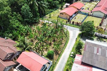 TERBAIK Tanah Lot Banglo Depan Sekolah Kampung Batang Merbau Tanah Merah