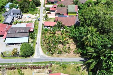 TERBAIK Tanah Lot Banglo Depan Sekolah Kampung Batang Merbau Tanah Merah