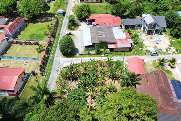 TERBAIK Tanah Lot Banglo Depan Sekolah Kampung Batang Merbau Tanah Merah
