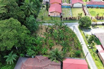 TERBAIK Tanah Lot Banglo Depan Sekolah Kampung Batang Merbau Tanah Merah