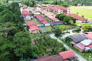 TERBAIK Tanah Lot Banglo Depan Sekolah Kampung Batang Merbau Tanah Merah
