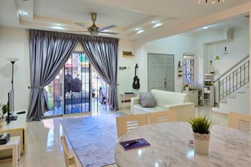 Lorong Az-Zaharah 10/20