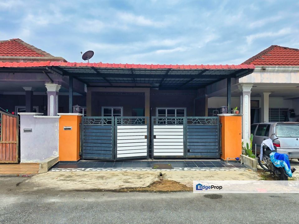 CANTIK Single Storey Terrace Taman Desa Alam Ria Batang Kali, Selangor, Batang Kali