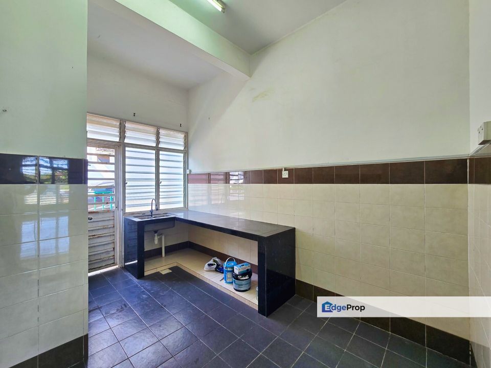 FACING OPEN Double Storey Terrace Taman Langat Utama / Murni Banting, Selangor, Banting