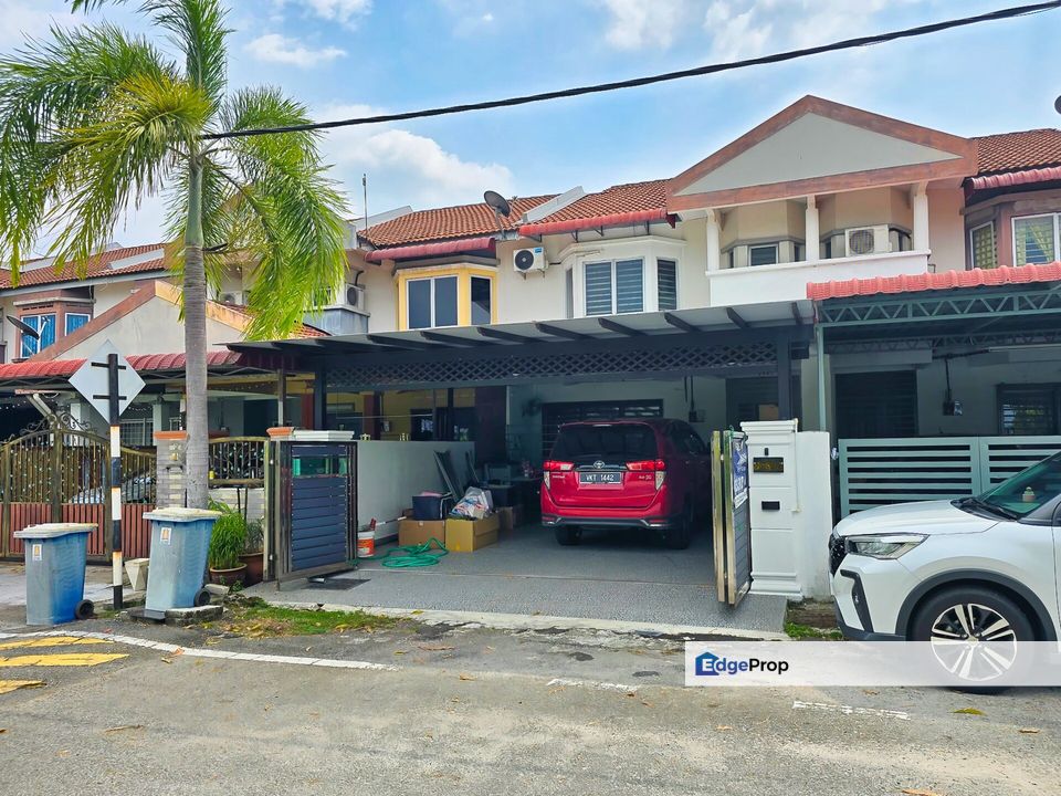 RENOVATED Double Storey Terrace Taman Langat Utama Banting, Selangor, Banting