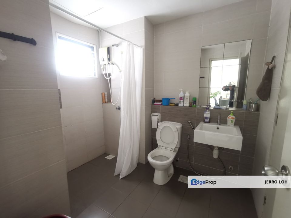 Setiawalk Good Condition Corner Unit For Sale, Selangor, Puchong